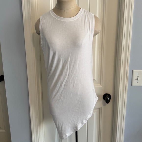 Athleta Medium Cloudlight Restore Tank in White ~ Asymmetrical Tunic Athletic - Picture 2 of 7